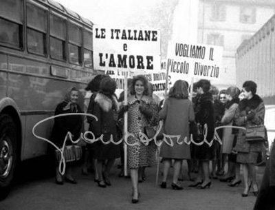 Manifestzione femminile a favore del divorzio. Milano, gennaio 1962